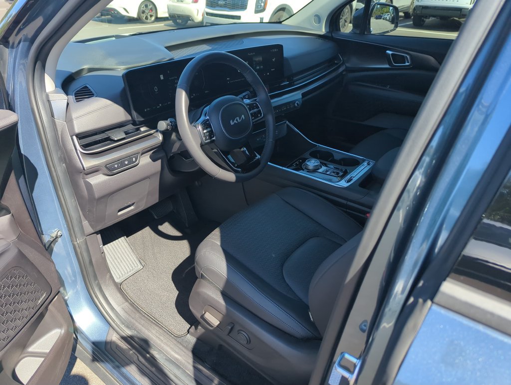 Used 2025 Kia Carnival SX Prestige FWD image 11