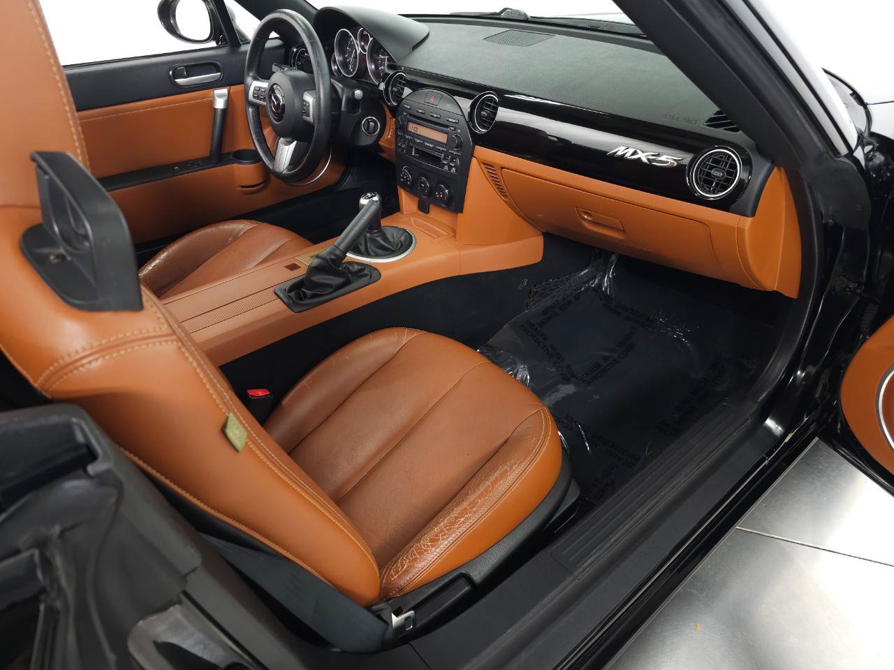Used 2006 MAZDA MX-5 Miata Grand Touring w/ Premium Pkg RWD image 30