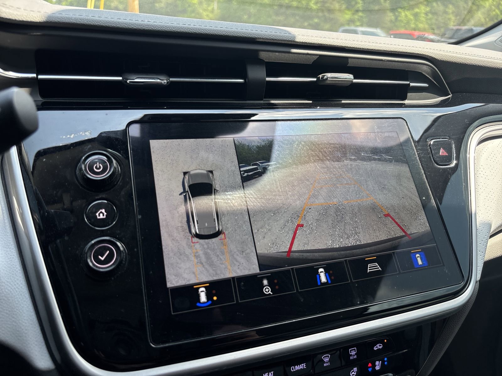 Used 2022 Chevrolet Bolt EUV Premier w/ Sun & Sound Package FWD image 20