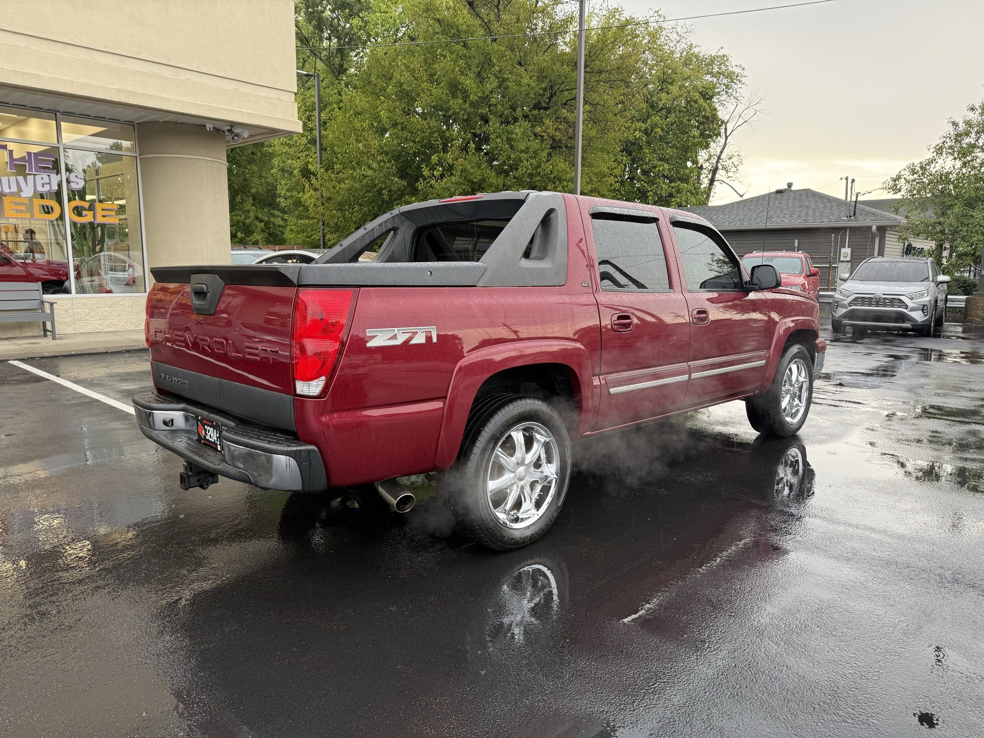 Used 2005 Chevrolet Avalanche Z71 w/ Sun And Sound Package image 6
