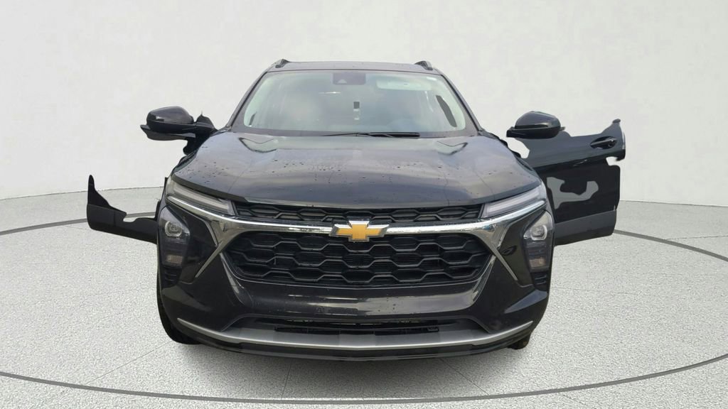 Used 2025 Chevrolet Trax LT w/ LT Convenience Package FWD image 9