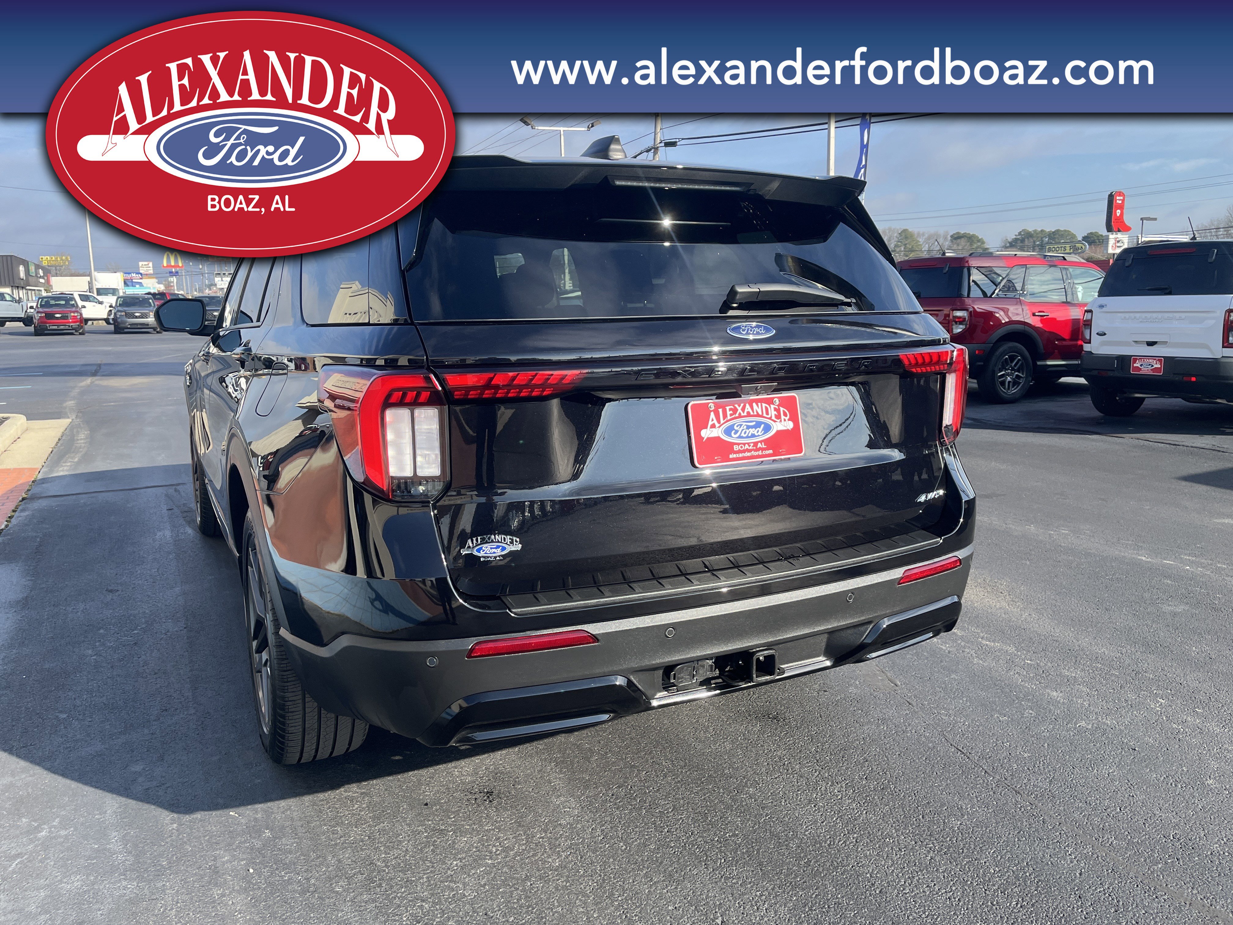 Used 2025 Ford Explorer ST-Line w/ ST-Line Street Pack image 6