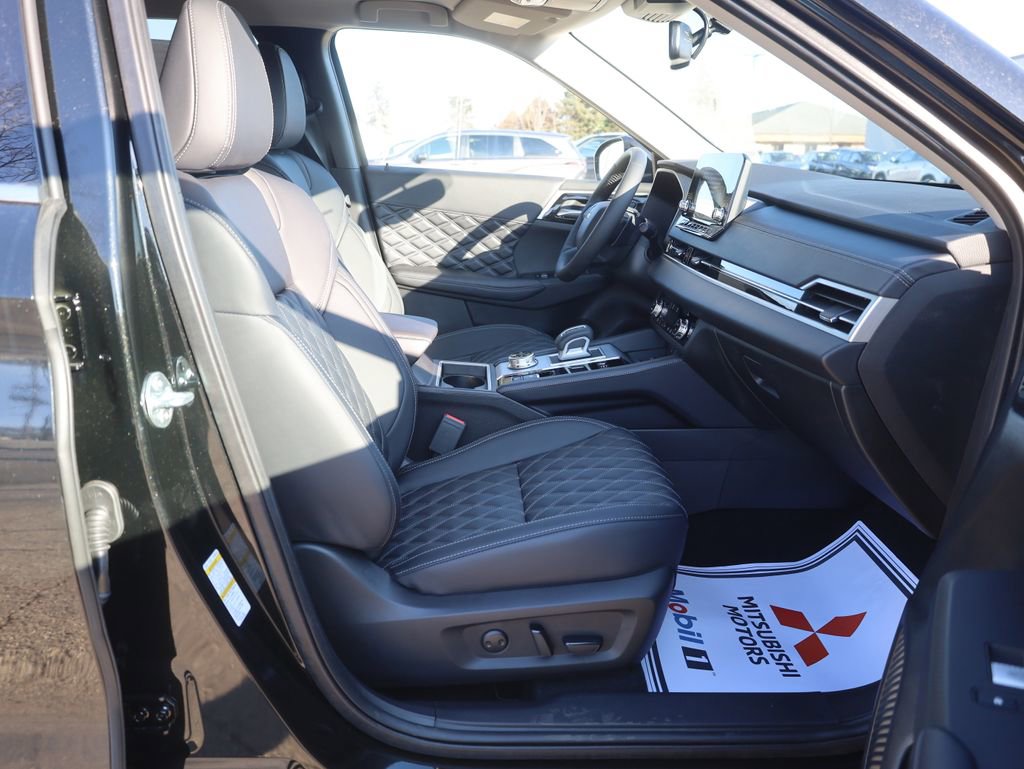 New 2025 Mitsubishi Outlander SEL image 14