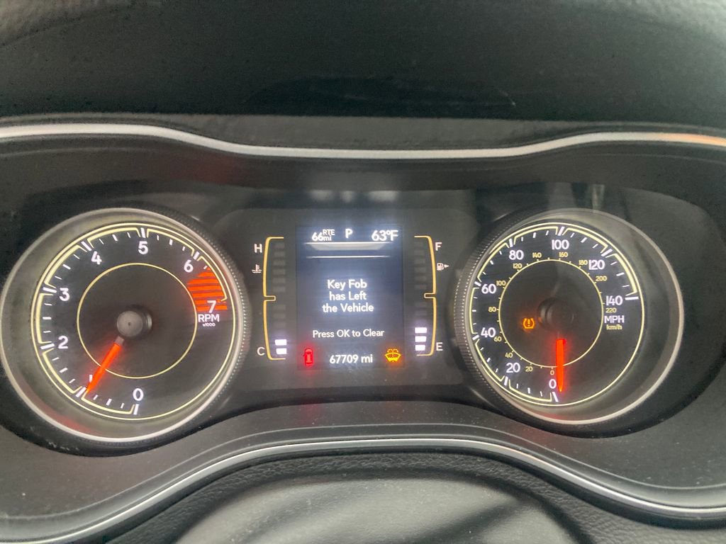 Used 2021 Jeep Cherokee Latitude Plus AWD/4WD image 19