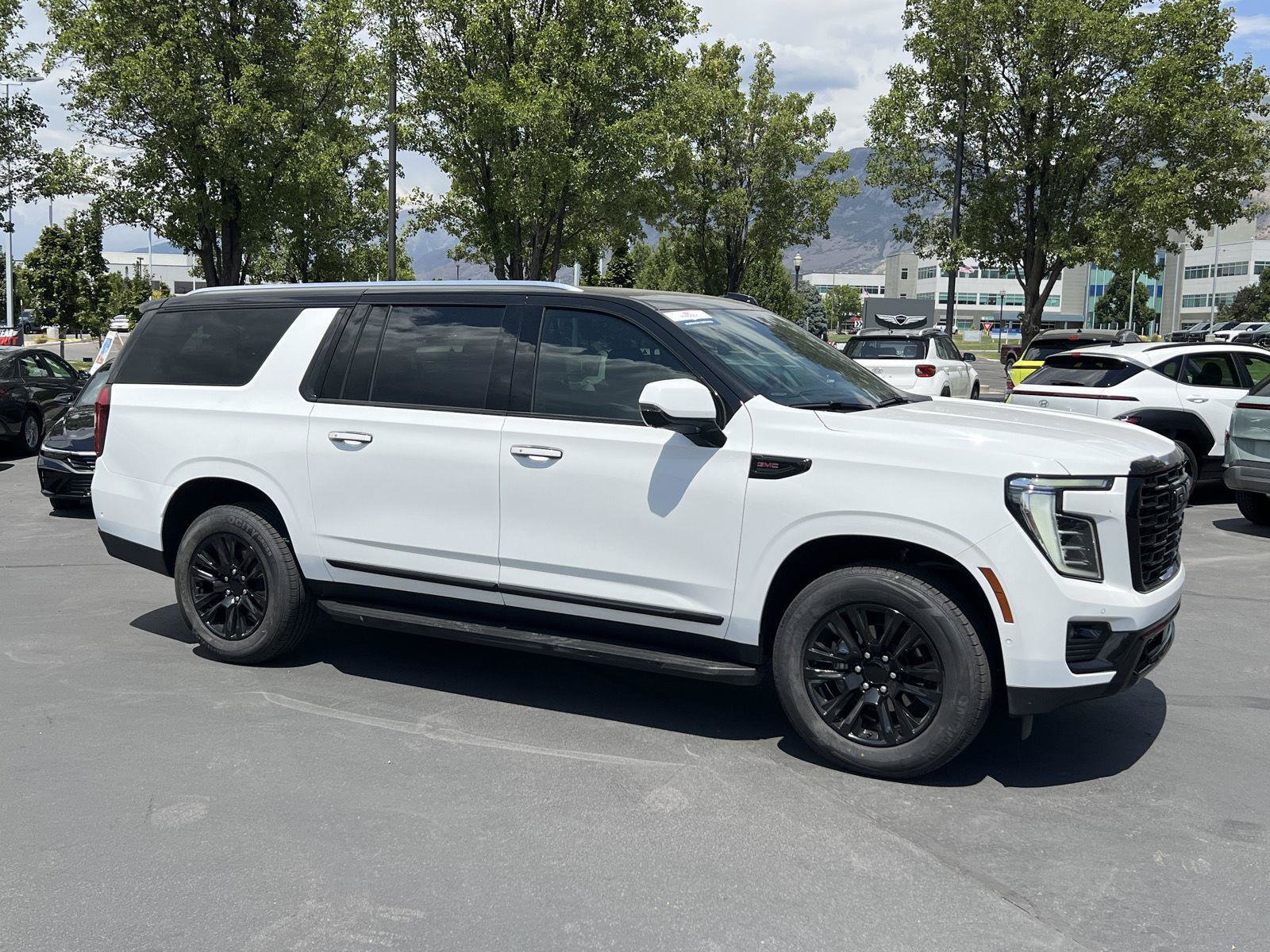 Used 2025 GMC Yukon XL Denali AWD/4WD image 5