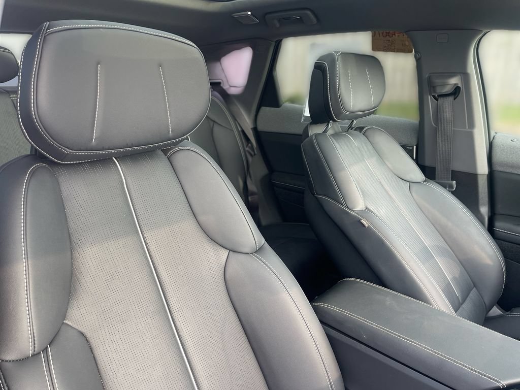 Certified 2025 Cadillac Optiq Sport 2 w/ LPO, Floor Liner Package AWD/4WD image 33