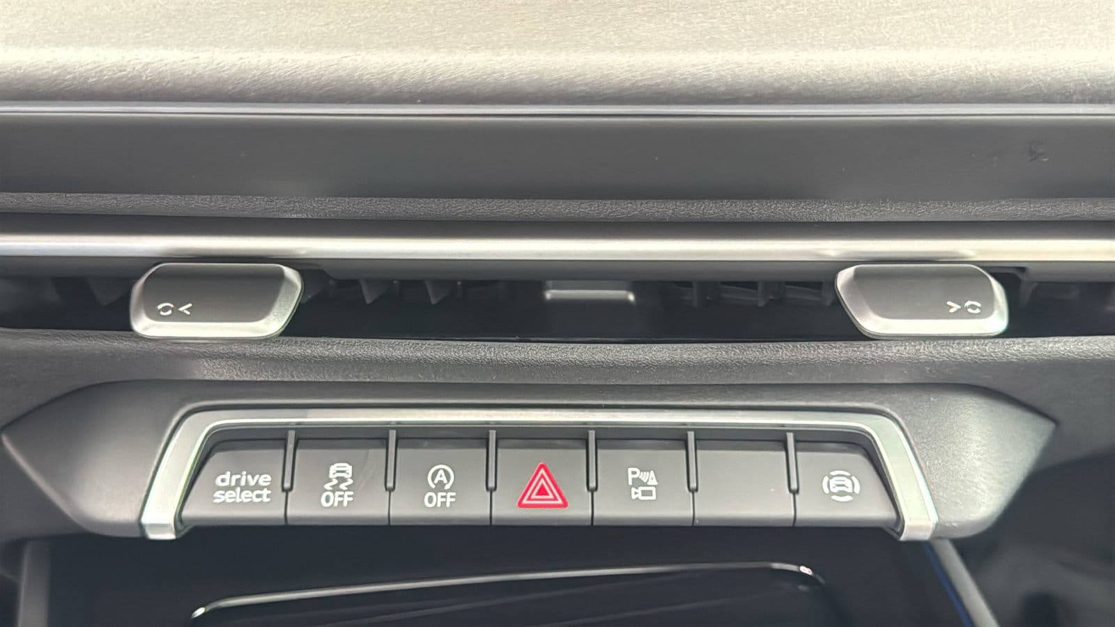 New 2026 Audi Q3 quattro 2.0T AWD/4WD image 20