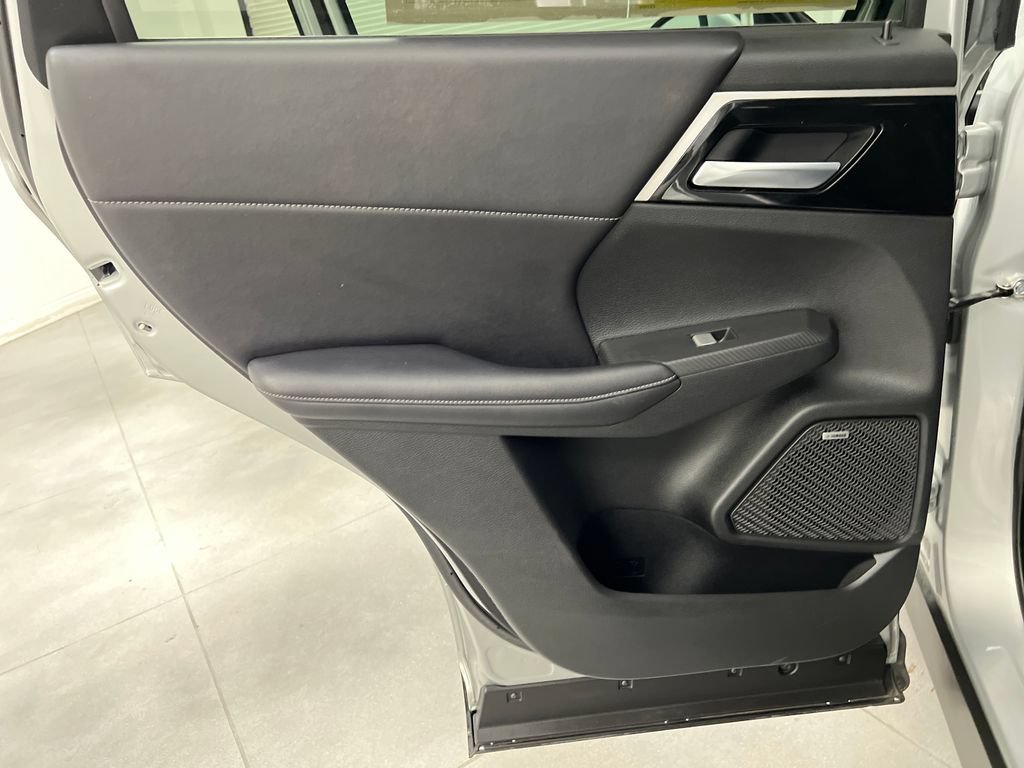 Used 2025 Mitsubishi Outlander SE FWD image 20