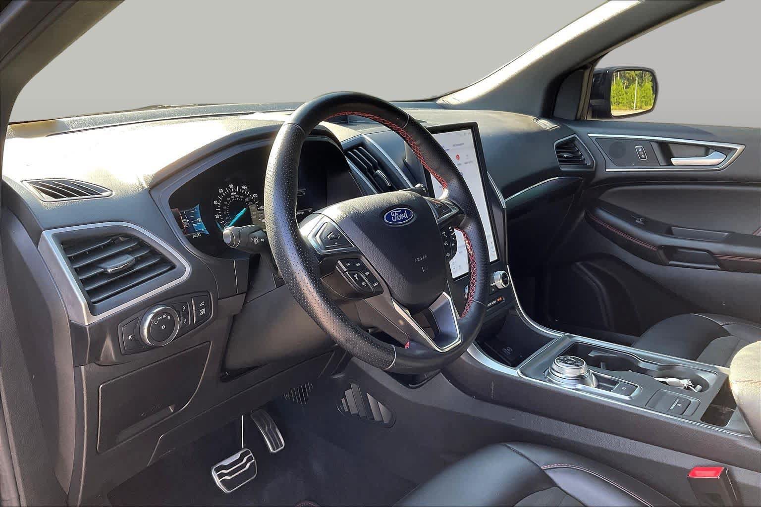 Used 2022 Ford Edge ST-Line w/ Class II Trailer Tow Package AWD/4WD image 35