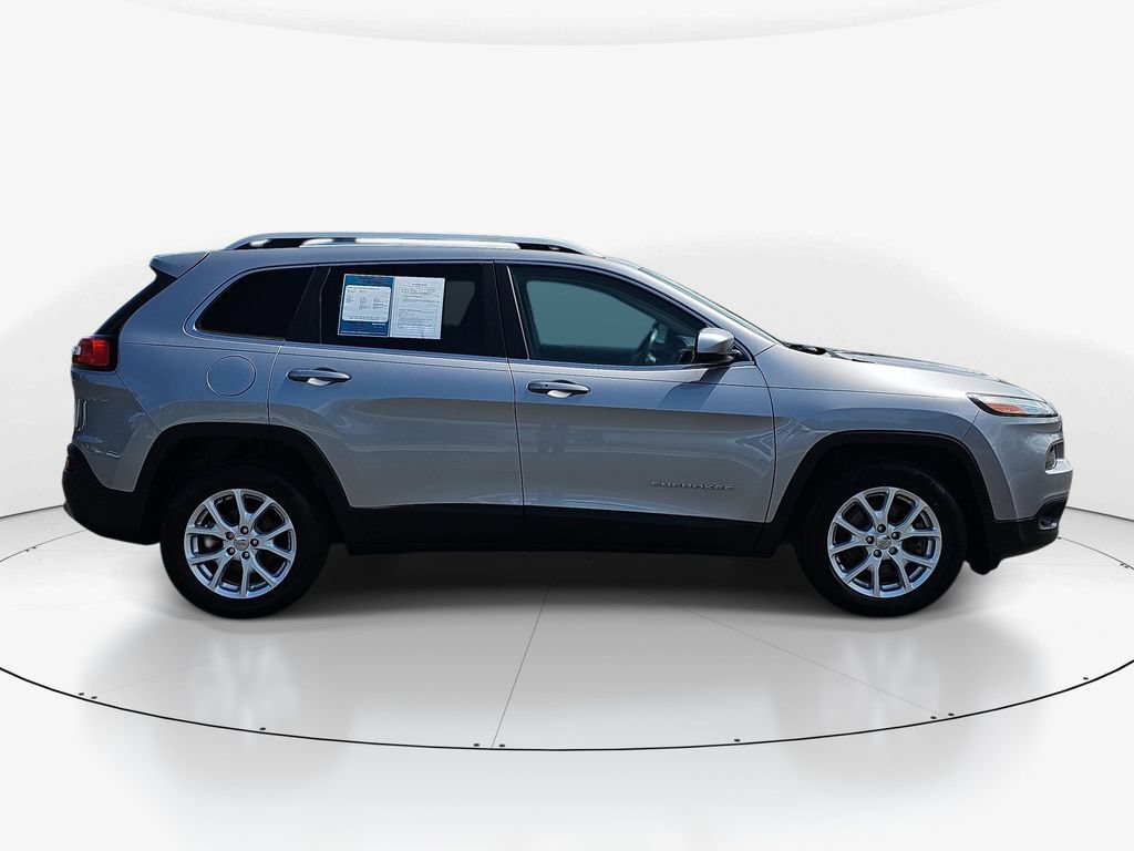 Used 2018 Jeep Cherokee Latitude Plus w/ Comfort/Convenience Group FWD image 5