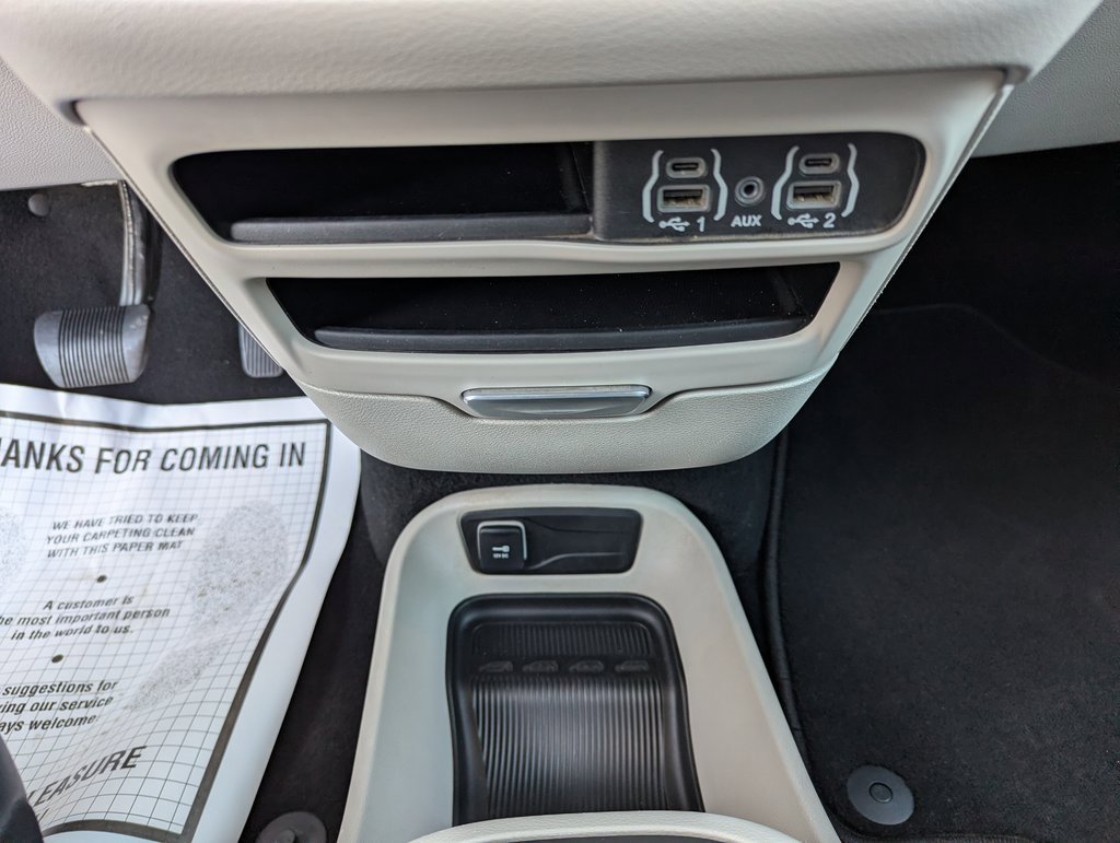 Used 2024 Chrysler Pacifica Touring-L image 24