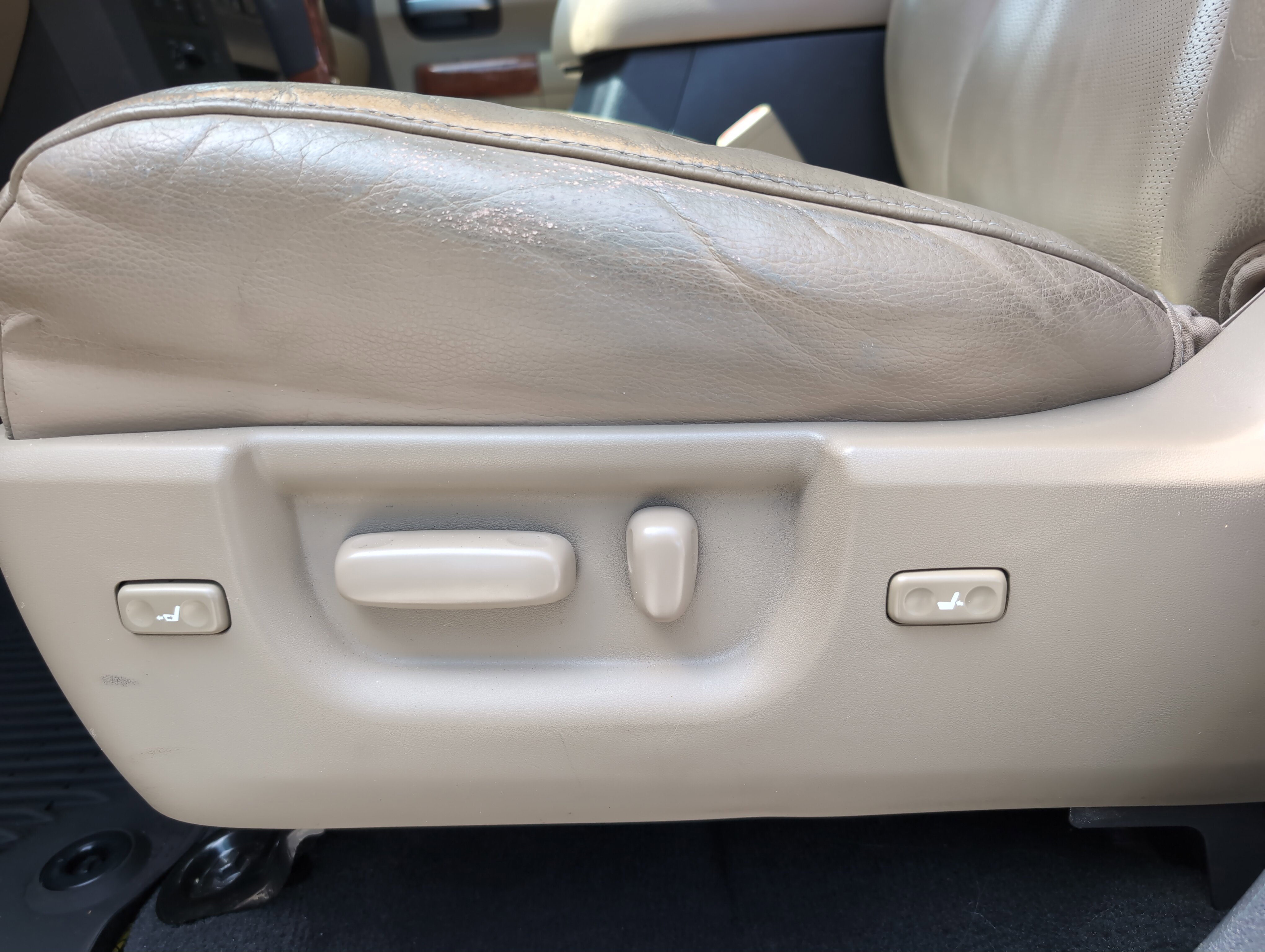 Used 2020 Toyota Sequoia Platinum AWD/4WD image 17