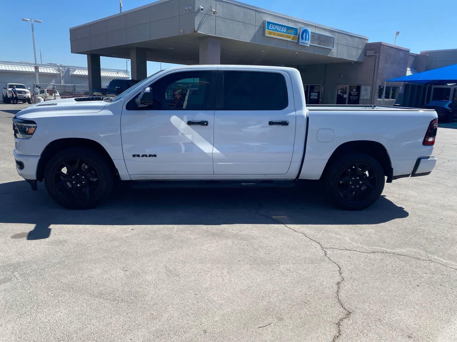 Used 2024 RAM 1500 Laramie AWD/4WD image 9
