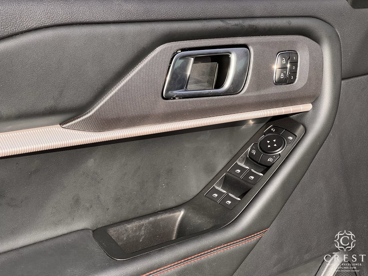 Used 2025 Ford Explorer ST AWD/4WD image 19
