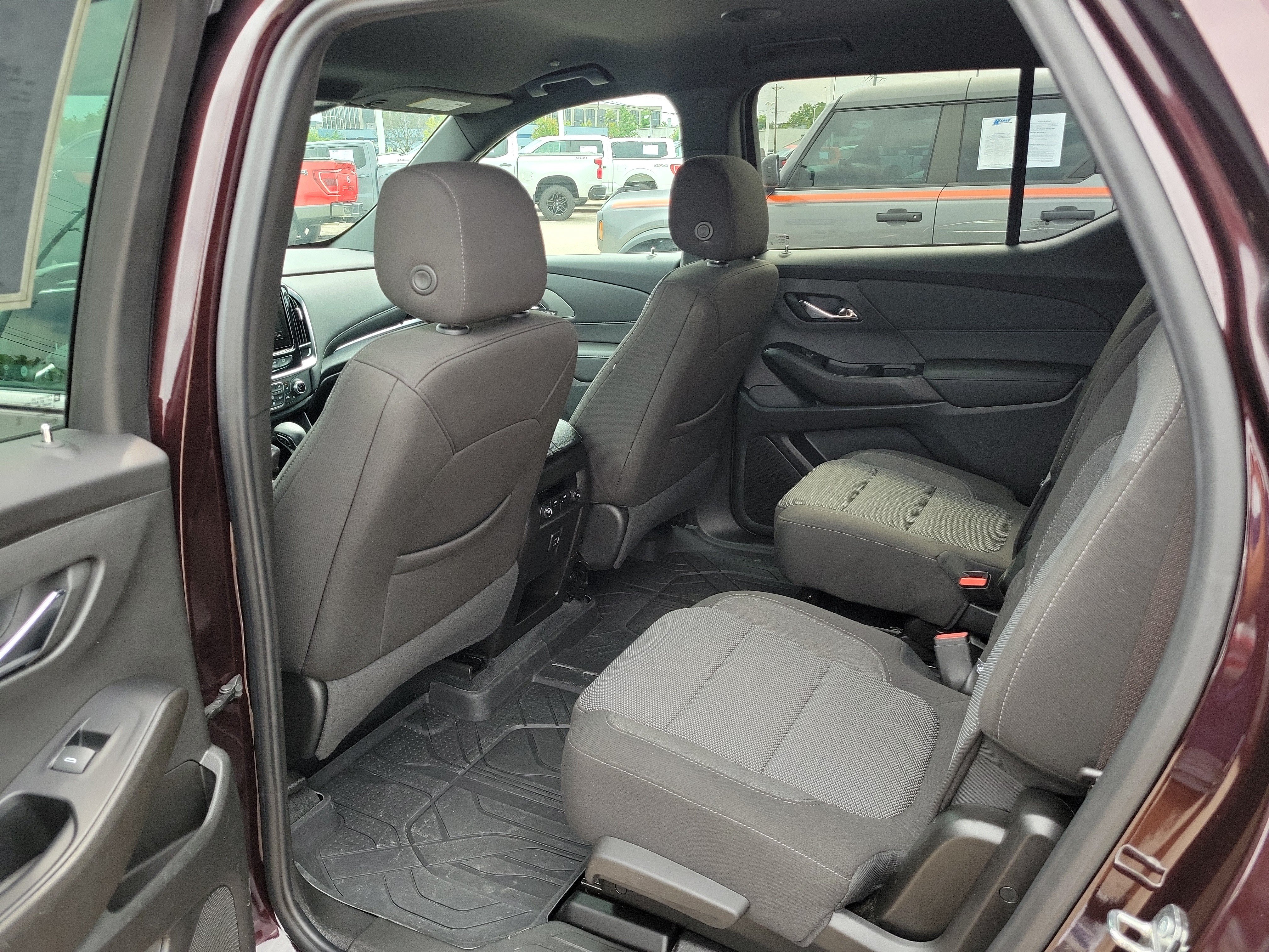Used 2023 Chevrolet Traverse LT FWD image 13