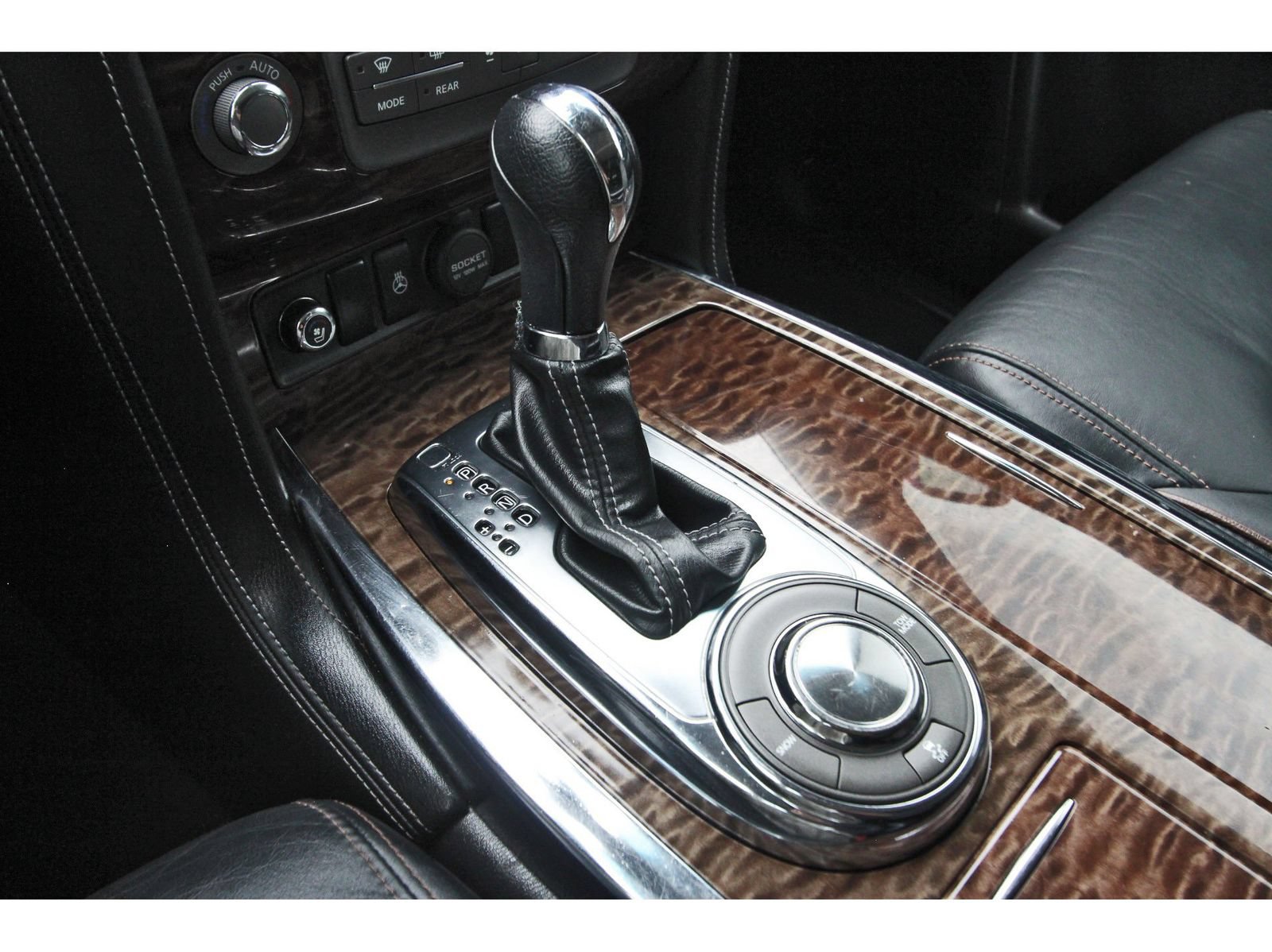 Used 2017 Nissan Armada Platinum RWD image 31