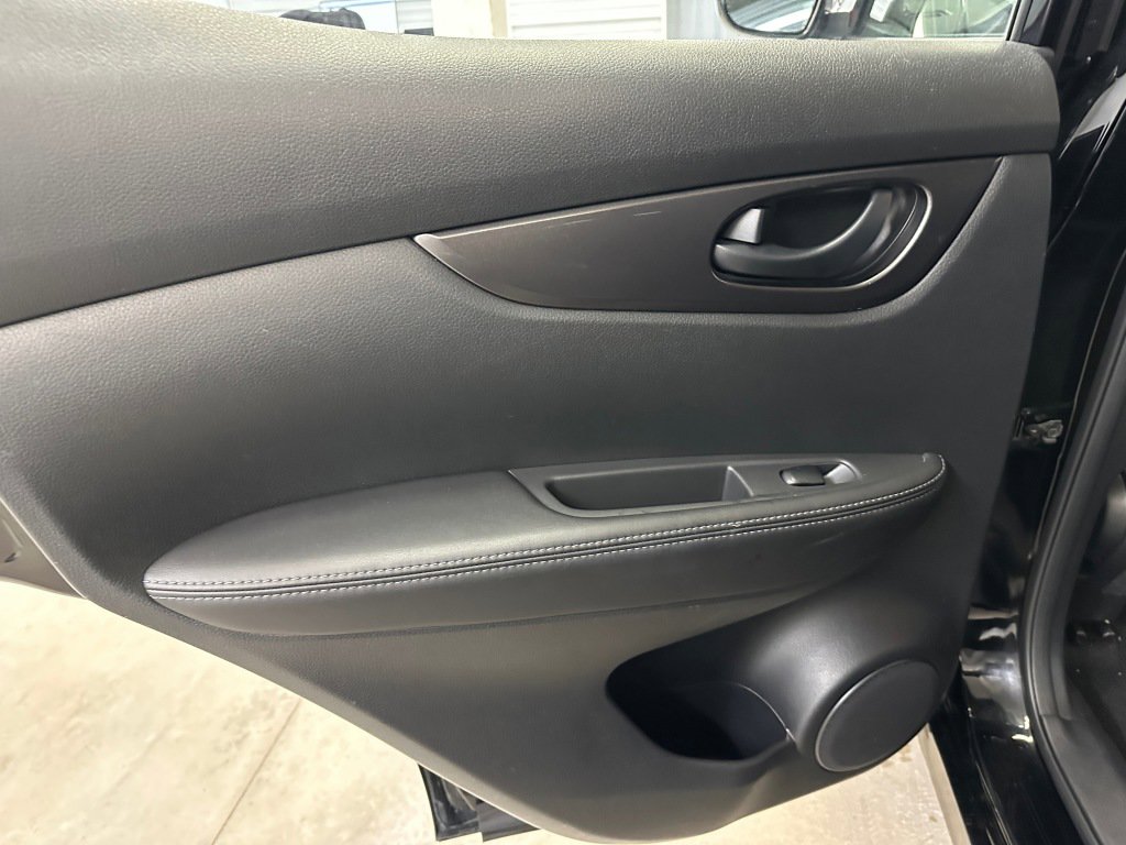 Used 2018 Nissan Rogue Sport S w/ S Appearance Package AWD/4WD image 15