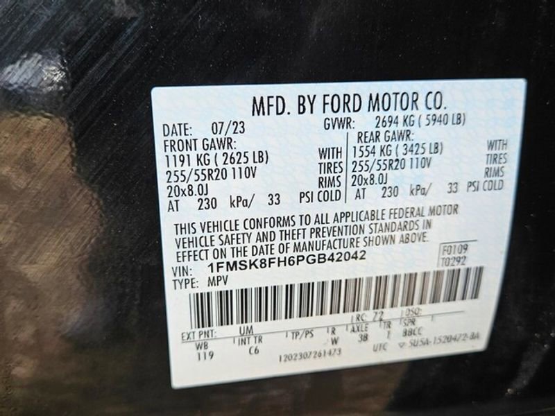 Used 2023 Ford Explorer Limited w/ Equipment Group 301A AWD/4WD image 17