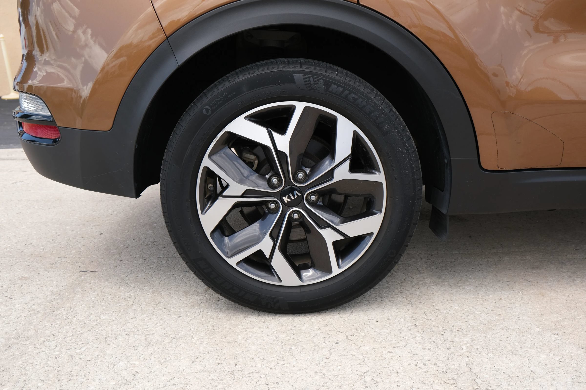 Used 2021 Kia Sportage EX FWD image 19