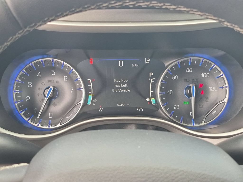Used 2023 Chrysler Pacifica Touring-L FWD image 17