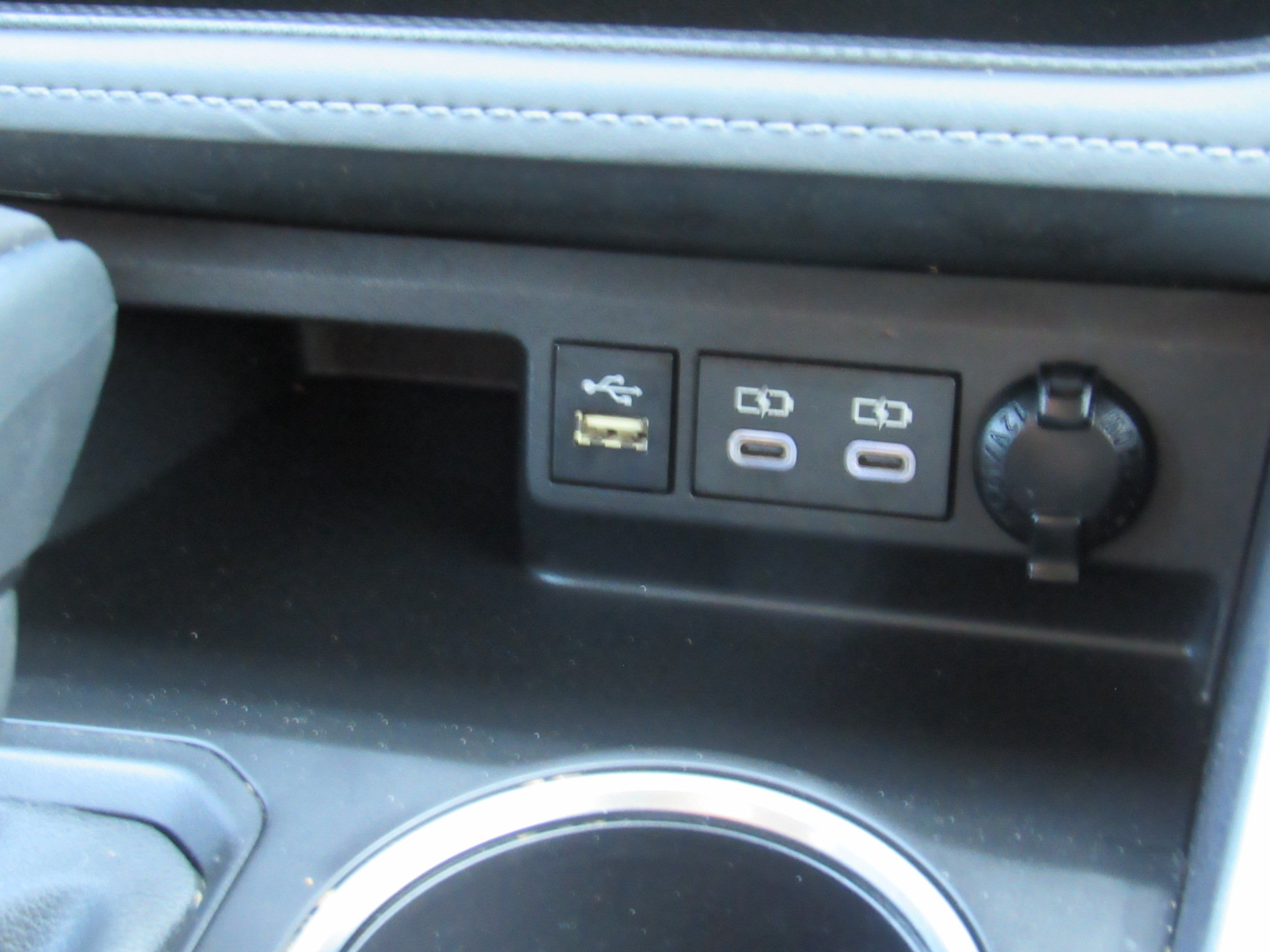 Used 2023 Toyota Highlander LE FWD image 23