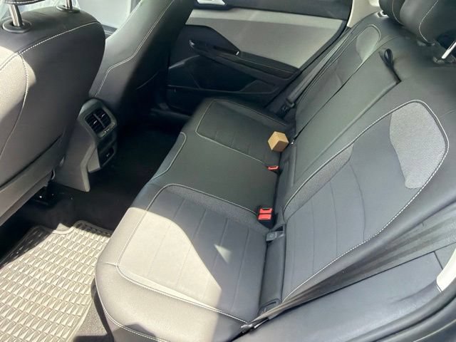 Certified 2024 Volkswagen Taos SE w/ Panoramic Sunroof Package FWD image 23