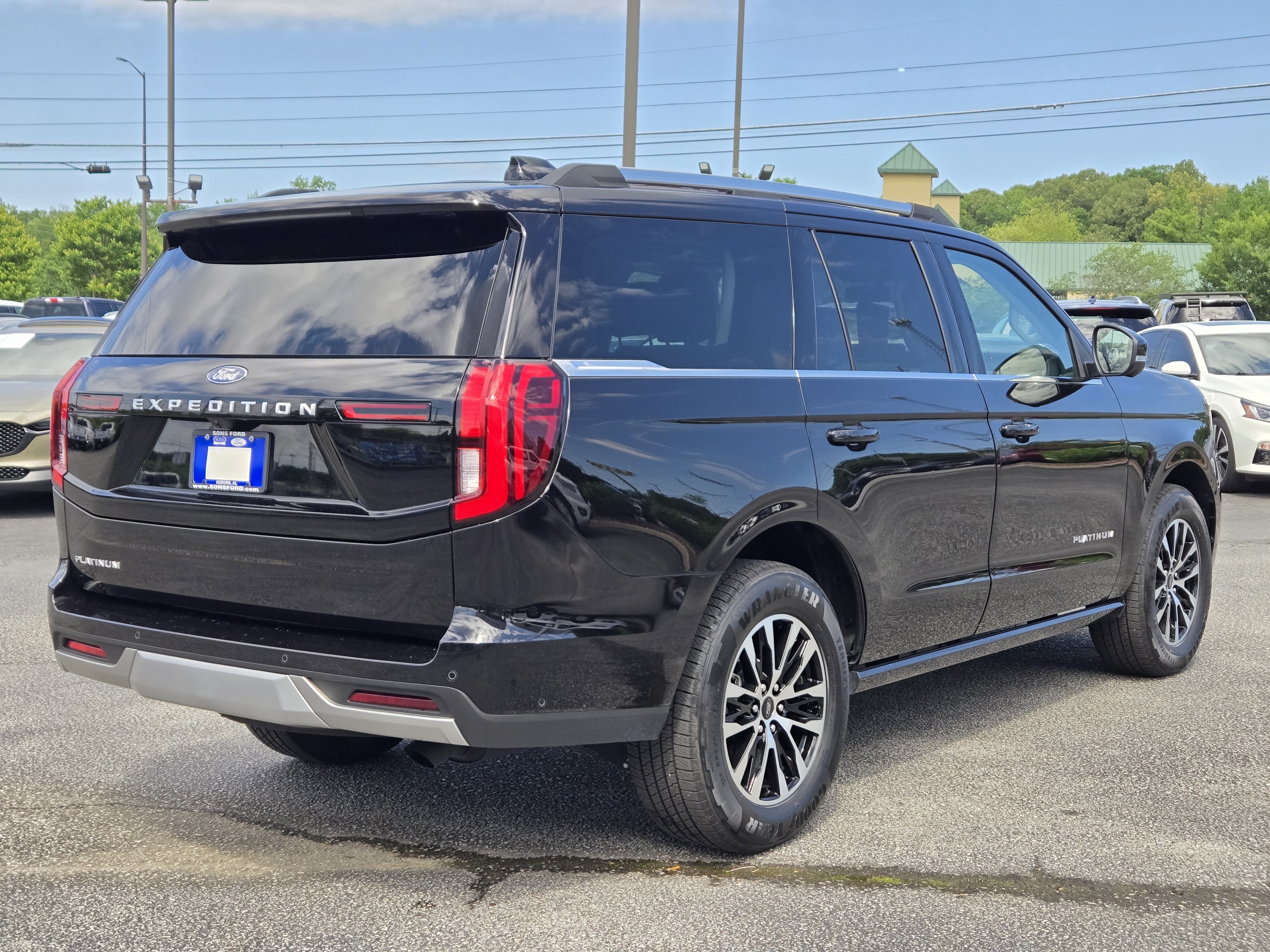 Certified 2025 Ford Expedition Platinum AWD/4WD image 8