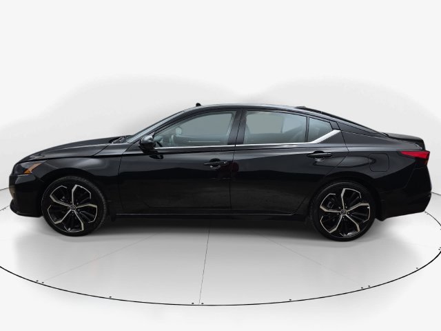 Used 2025 Nissan Altima 2.5 SR w/ SR Premium Package FWD image 9