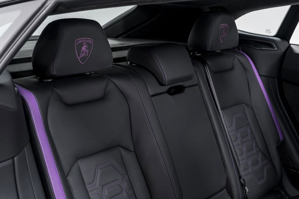 Used 2025 Lamborghini Urus SE image 34