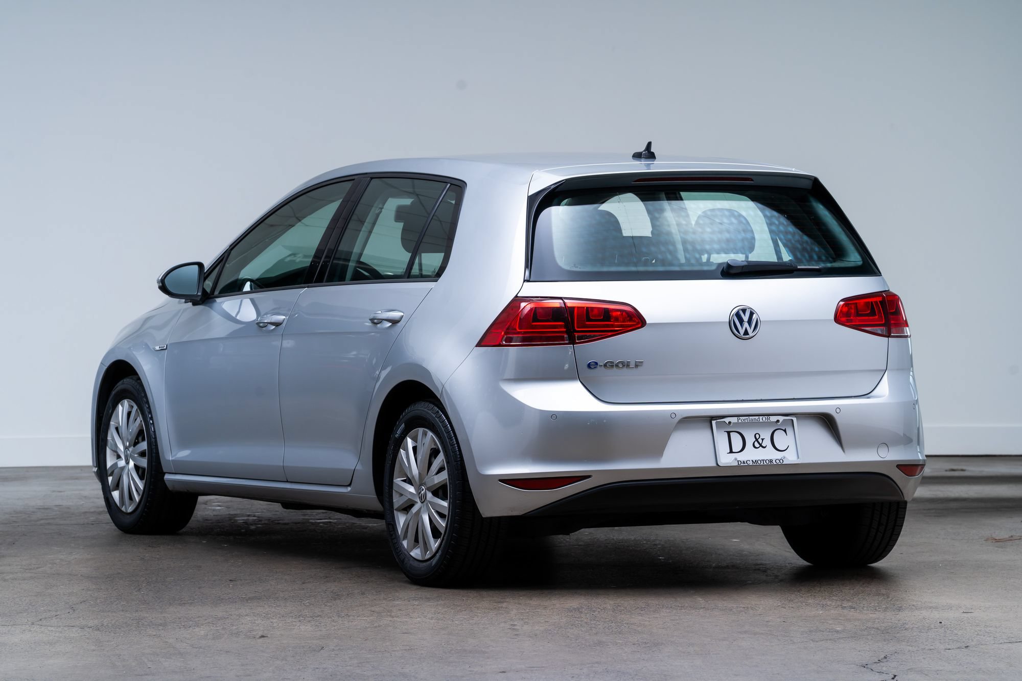 Used 2015 Volkswagen e-Golf Limited Edition FWD image 4