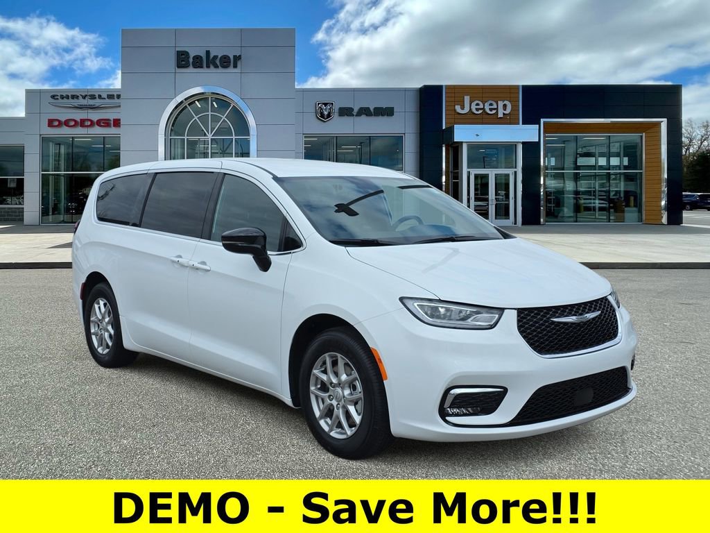 New 2026 Chrysler Pacifica Select FWD image 1