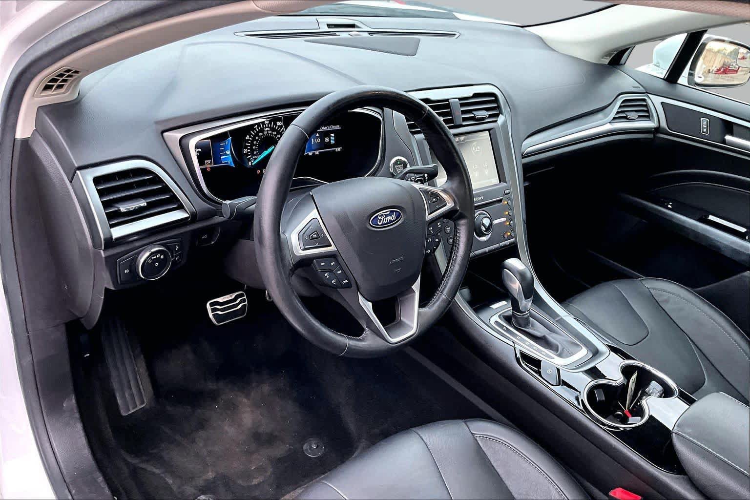 Used 2016 Ford Fusion Titanium FWD image 17