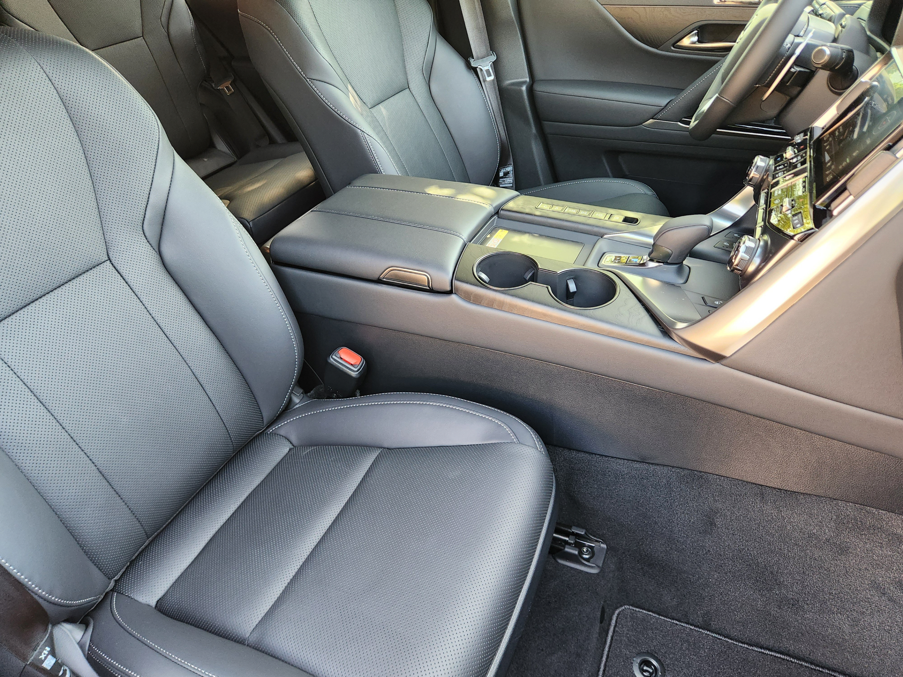 New 2026 Lexus LX 700h Luxury AWD/4WD image 6