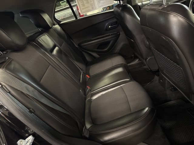 Used 2021 Chevrolet Trax LT AWD/4WD image 24