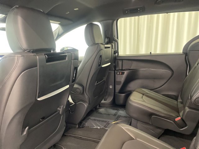 New 2026 Chrysler Pacifica Select image 40
