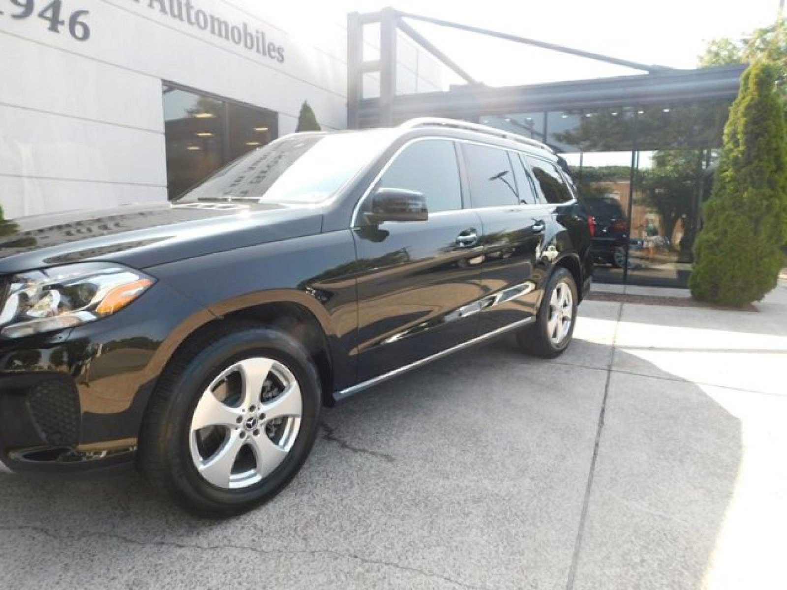 Used 2018 Mercedes-Benz GLS 450 4MATIC image 2
