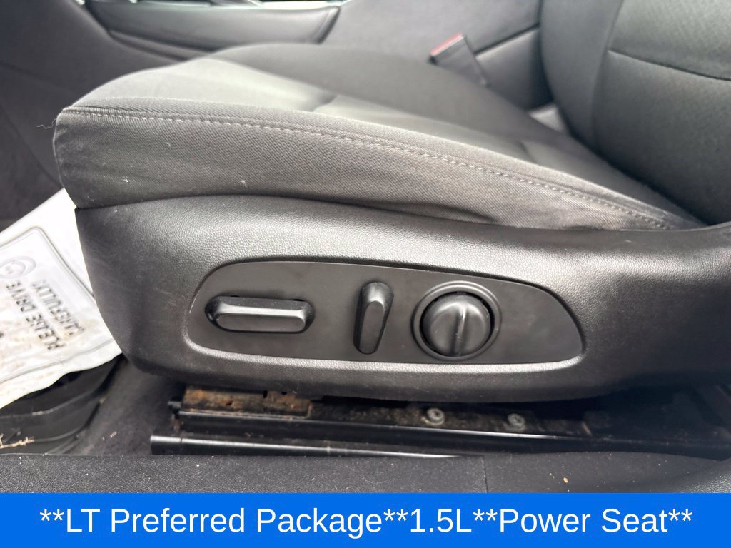 Used 2017 Chevrolet Malibu LT FWD image 19