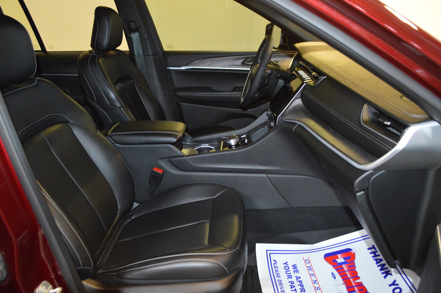 Used 2025 Jeep Grand Cherokee Limited w/ Black Appearance Package image 11