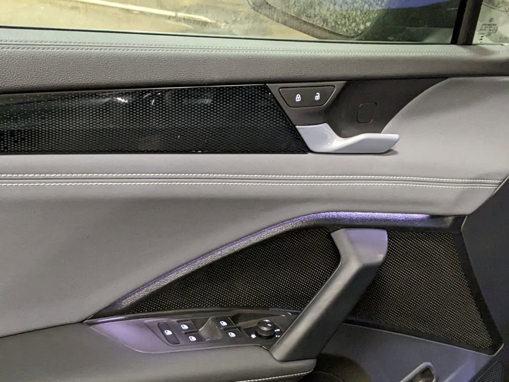 New 2026 Volkswagen Tiguan SE R-Line image 10