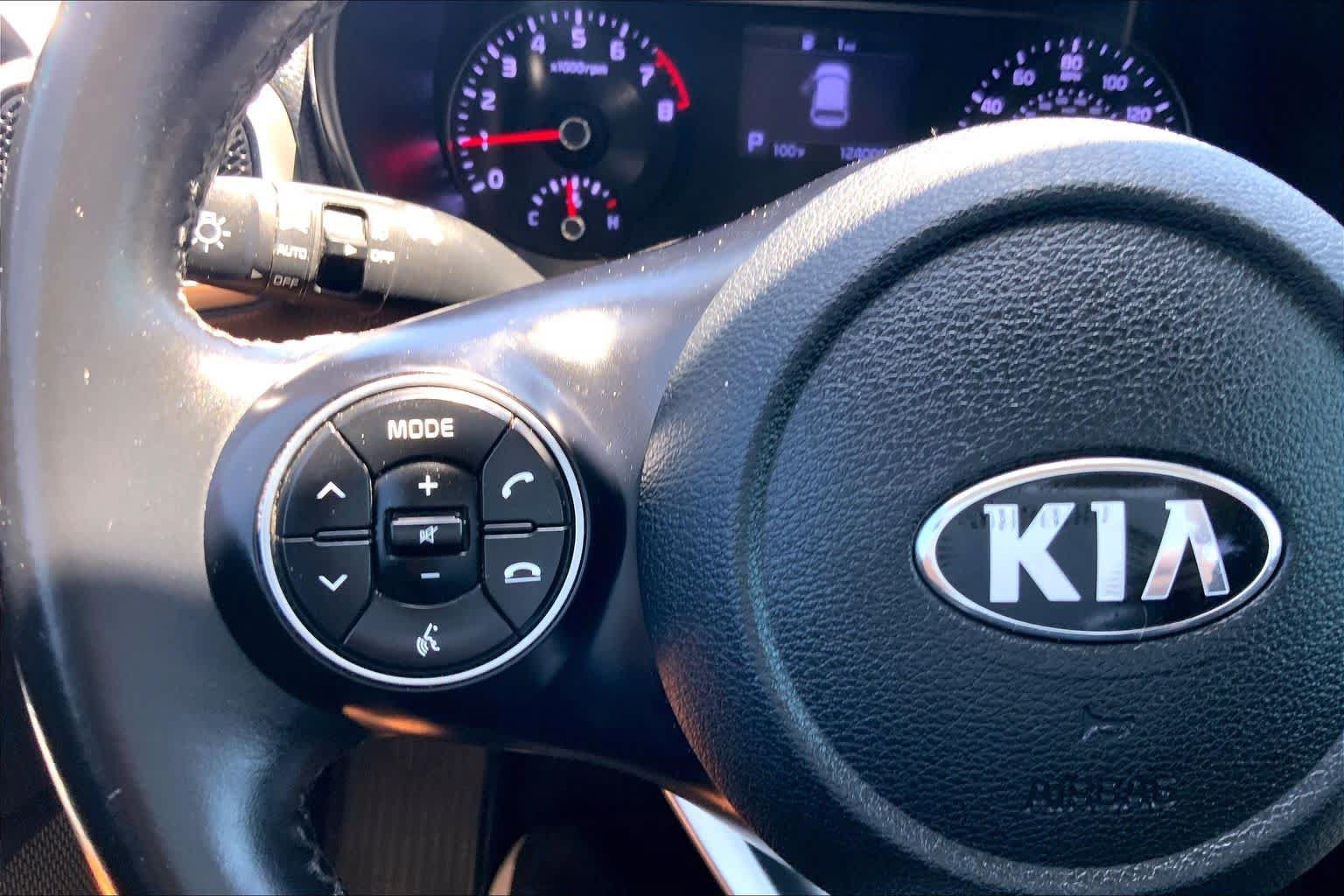 Used 2020 Kia Soul GT-Line FWD image 24