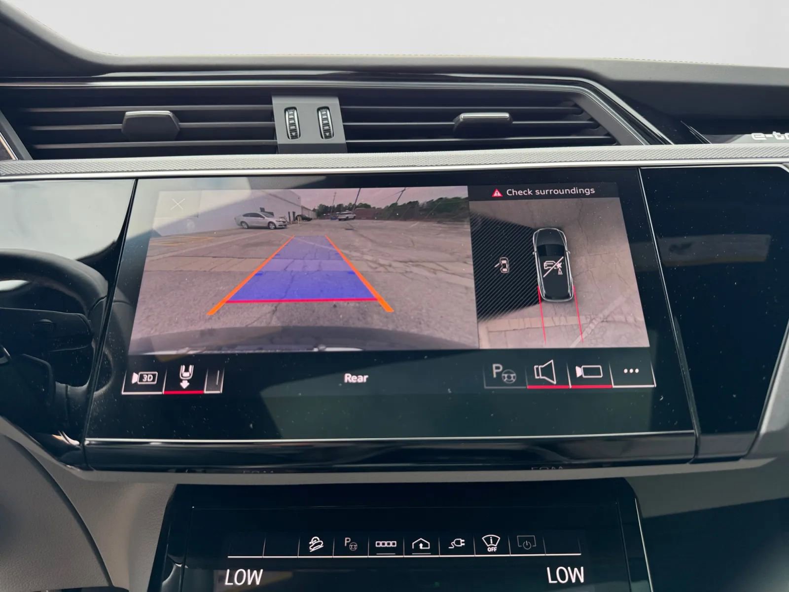 Used 2024 Audi Q8 e-tron Prestige w/ Prestige Package image 39