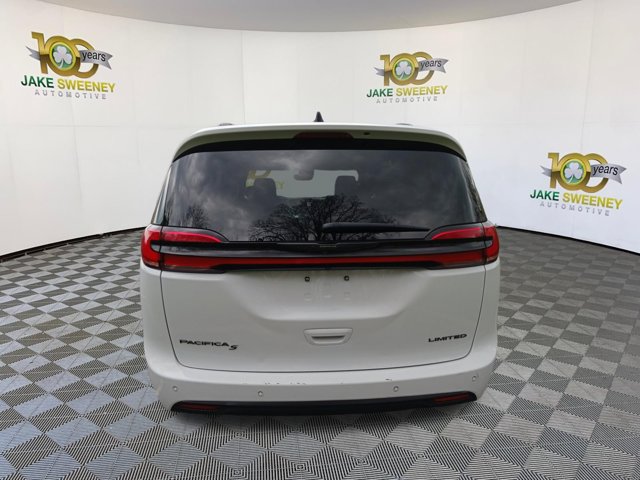 Used 2025 Chrysler Pacifica Limited FWD image 9