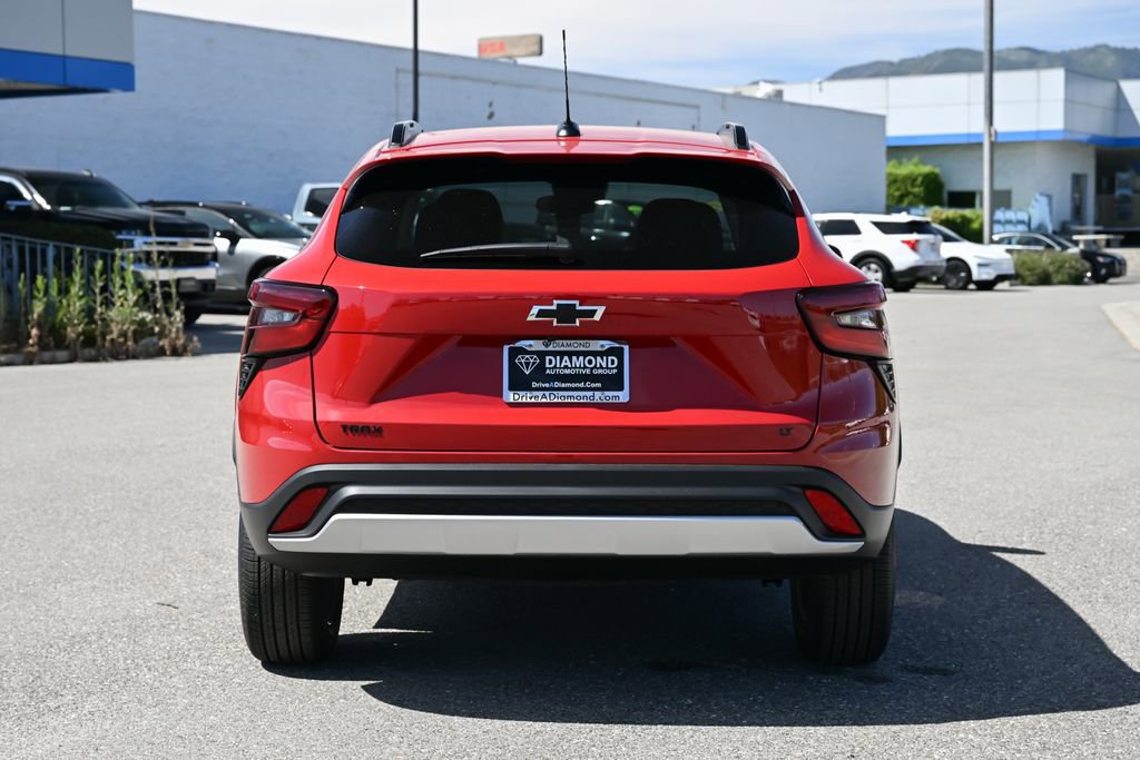 New 2026 Chevrolet Trax LT w/ LPO, Blackout Package FWD image 5