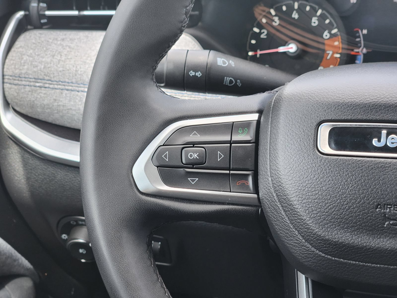 Used 2024 Jeep Compass Latitude AWD/4WD image 31