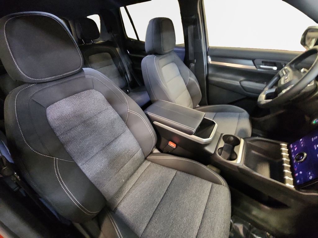 Used 2025 GMC Terrain Elevation w/ Technology Package II AWD/4WD image 26