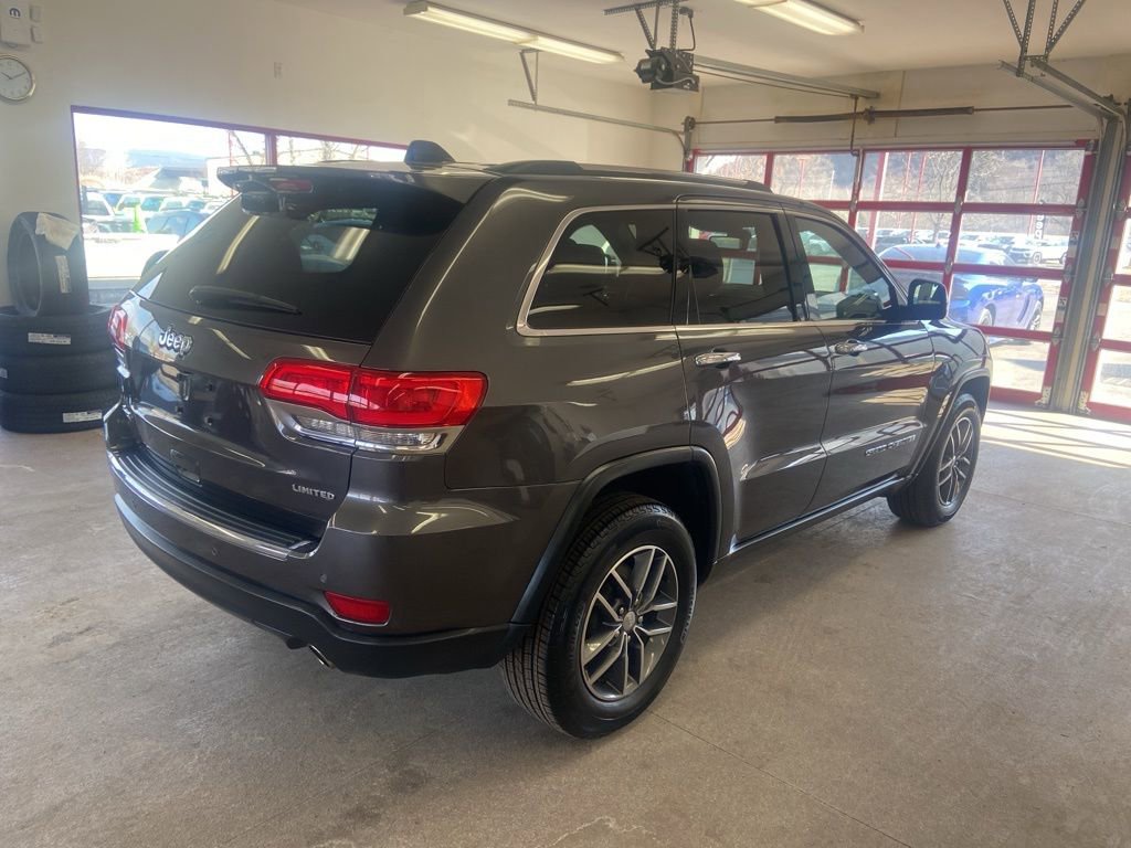 Used 2017 Jeep Grand Cherokee Limited image 16