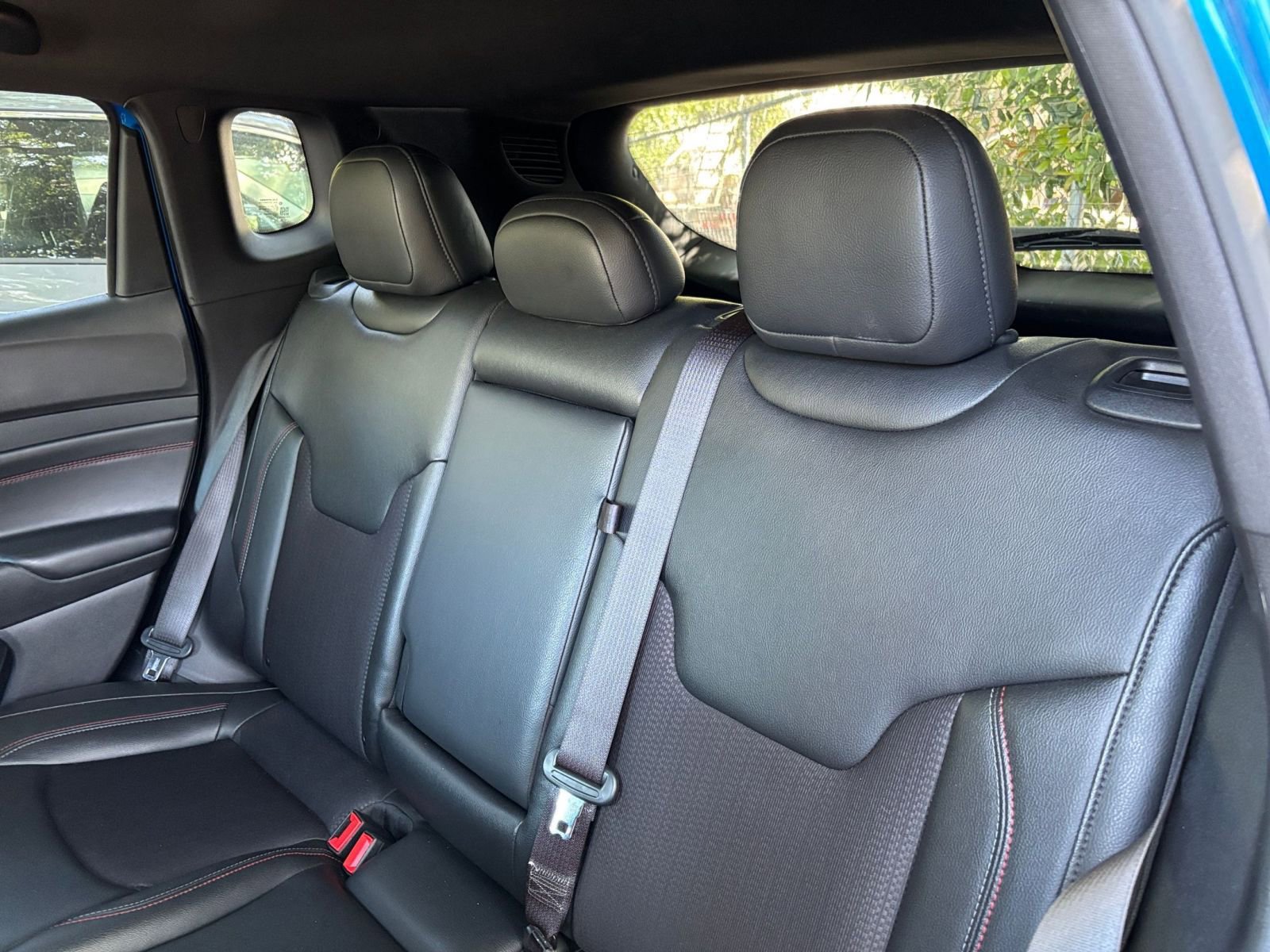 Used 2025 Jeep Compass Trailhawk AWD/4WD image 36