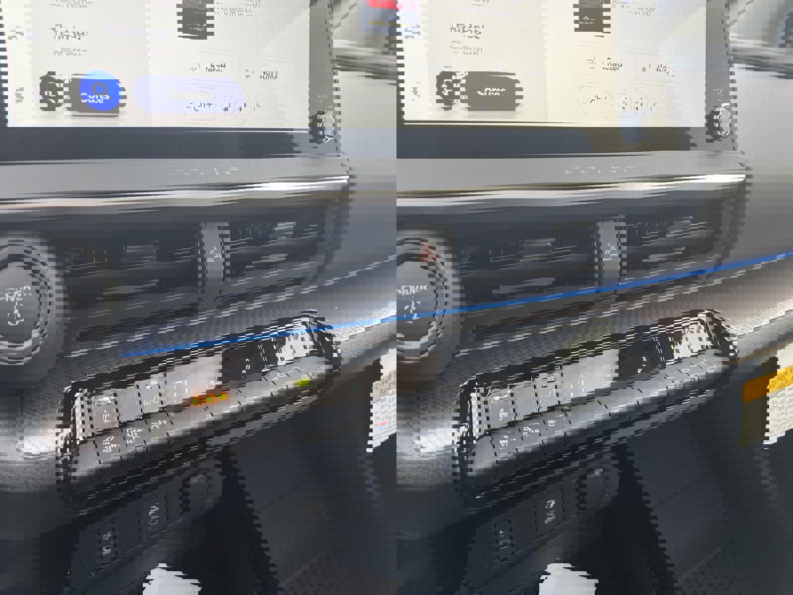 Used 2025 Toyota Prius XLE image 10