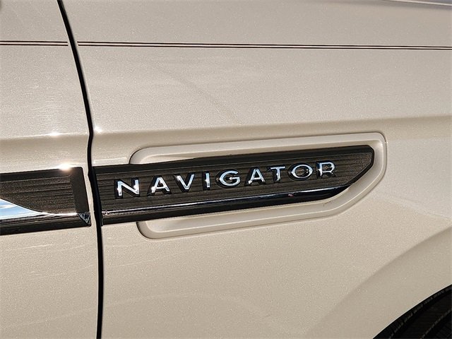 Used 2023 Lincoln Navigator Reserve image 35