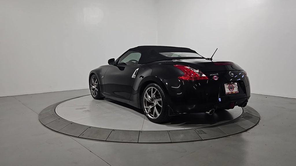Used 2013 Nissan 370Z Touring w/ Sport Pkg RWD image 3